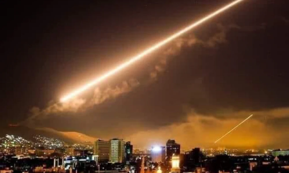 Συρία: Υποστηρίζει πως κατέρριψε ισραηλινούς πυραύλους, εν πτήσει, προς προάστια της Δαμασκού